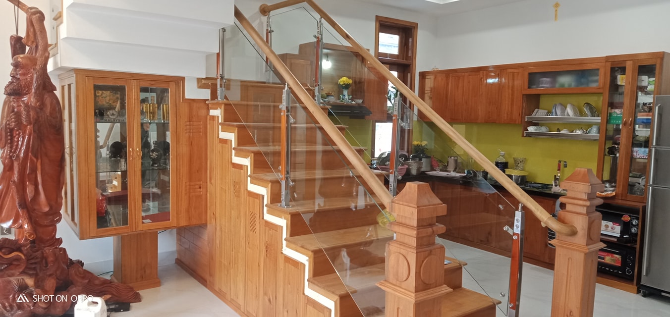 Ray tủ gầm cầu thang